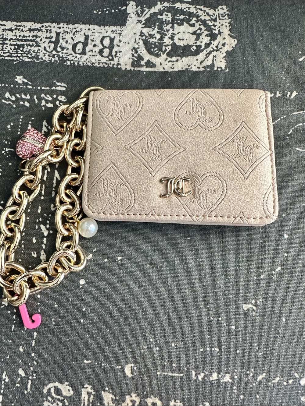 Juicy Embossed Heart Motif Leather Card Case in Light Pink